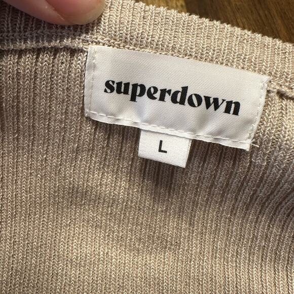 NWT Superdown Arabella Cropped Keyhole Sweater Tan Size Large Revolve - Picture 3 of 7